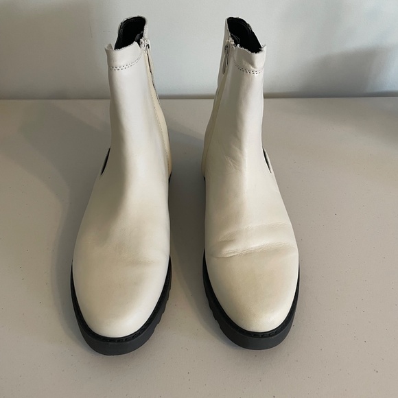 FRANCO SARTO Cream Coloured Chelsea Boots  Size 11 /Zip-up/Ankle Boots - Picture 3 of 13